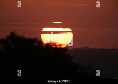 Una vista dell'alba da Alexandra Palace, a nord di Londra. Foto Stock