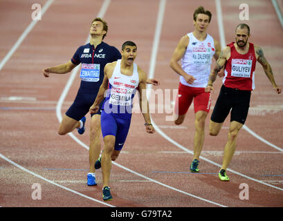 Adam Gemili (seconda a sinistra) vince la finale maschile di 200m durante il quarto giorno dei Campionati europei di atletica 2014 allo stadio Letzigrund di Zurigo. Foto Stock