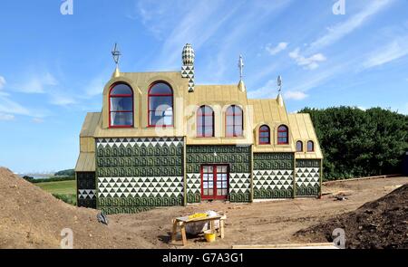 Il grande design di Grayson. Una visione di 'Home for Essex' un nuovo progetto d'arte dell'artista Grayson Perry, in costruzione a Wrabness, Essex. Foto Stock