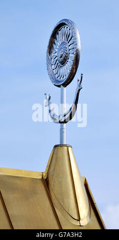 Dettaglio di una scultura di "unghie" gemelle in cima a "Home for Essex" un nuovo progetto d'arte dell'artista Grayson Perry, in costruzione a Wrabness, Essex. Foto Stock