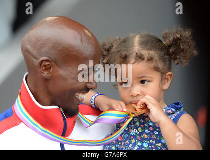 Gran Bretagna Mo Farah dopo aver vinto la finale maschile di 5.000 metri durante il sesto giorno dei Campionati europei di atletica 2014 allo stadio Letzigrund di Zurigo. Foto Stock