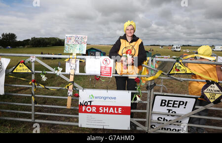 I manifestanti hanno allestito un campo anti-frack. AMI, uno di un gruppo di manifestanti antifracking che stanno creando un campo vicino a Little Plumpton. Foto Stock