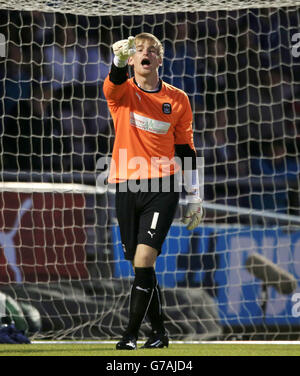 Calcio - Capital One Cup - primo turno - Coventry City / Cardiff City - Sixfields Stadium. Il portiere della città di Coventry Lee Burge Foto Stock
