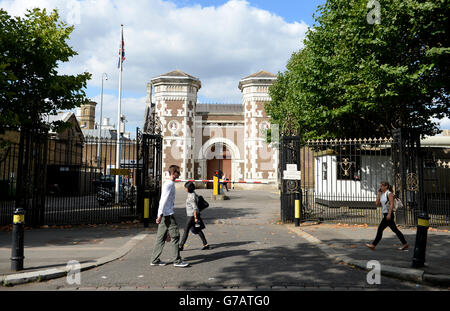 L'ingresso principale degli scrub HMP Wormwood a Hammersmith, che è stato fortemente criticato dagli ispettori dopo che è stato trovato non sicuro, 'sporco' in luoghi e sottorisorse. Foto Stock