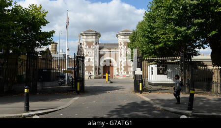 L'ingresso principale degli scrub HMP Wormwood a Hammersmith, che è stato fortemente criticato dagli ispettori dopo che è stato trovato non sicuro, 'sporco' in luoghi e sottorisorse. Foto Stock