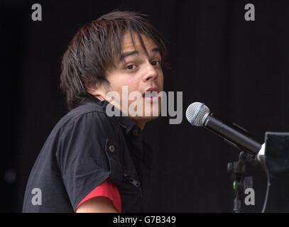 Jamie Cullum - V Festival. Il musicista jazz Jamie Cullum suona dal vivo al V Stage al V Festival 2004 di Chelmsford, Essex. Foto Stock