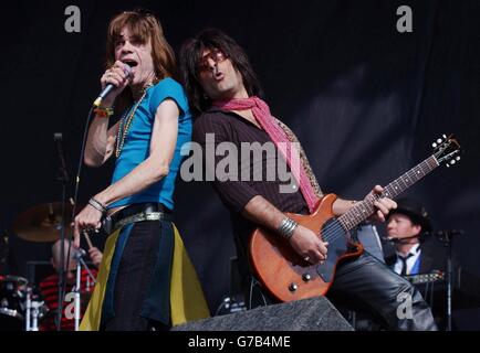 I New York Dolls Carling Weekend: Festival della lettura Foto Stock