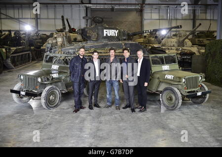 (Da sinistra a destra) scrittore/regista David Ayer, Logan Lerman Brad Pitt, Jon Bernthal e produttore Bill Block durante una fotocellula per la furia cinematografica della seconda guerra mondiale al Tank Museum di Bovington, Dorset. Foto Stock