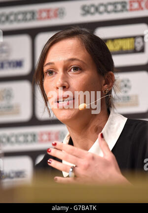 Katrien Meire, CEO di Charlton Athletic, parla durante il secondo giorno della SoccerEX Convention al Manchester Central Convention Complex, Manchester. Foto Stock