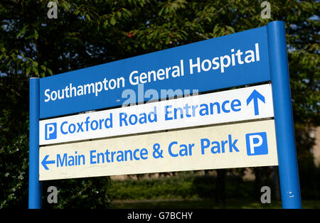 Vista generale della segnaletica per il Southampton General Hospital, parte della University of Southampton NHS Foundation Trust. Foto Stock