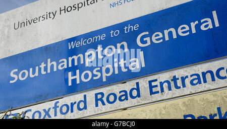 Vista generale della segnaletica per il Southampton General Hospital, parte della University of Southampton NHS Foundation Trust. Foto Stock