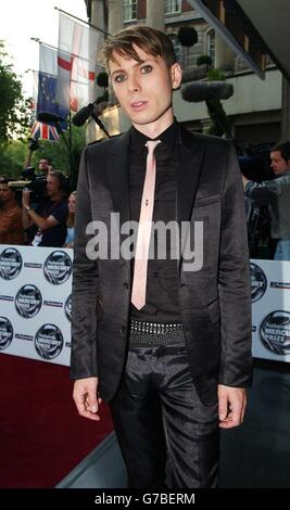 Alex Kapranos del gruppo scozzese Franz Ferdinand arriva per l'annuale Nationwide Mercury Music Prize a Grosvenor House, Park Lane, nel centro di Londra. Foto Stock