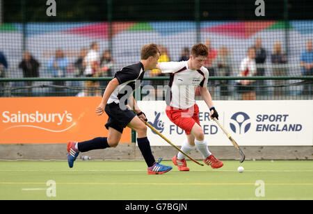 Sport - Sainsbury's 2014 School Games - Day Three - Manchester. Azione degli Scotland Boys e dell'Inghilterra Blue Boys nell'Hockey ai Sainsbury's School Games del 2014, Armitage Site, Manchester. Foto Stock