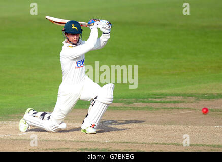 James Taylor di Nottinghamshire pipistra durante il terzo giorno della partita della LV= County Championship Division uno a Trent Bridge, Nottingham. Foto DI SSOCIAZIONE. Data immagine: Giovedì 11 settembre 2014. Vedi PA storia CRICKET Nottinghamshire. Il credito fotografico dovrebbe essere: Simon Cooper/PA Wire Foto Stock