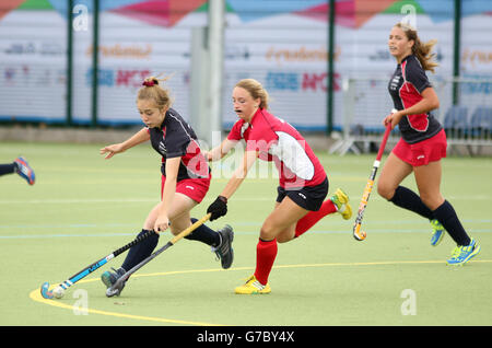 Sainsbury's 2014 School Games - 4 settembre 2014: England Red Girls Against England Blue Girls in the Hockey durante i Sainsbury's 2014 School Games, tenutosi presso l'Armitage Site di Manchester Foto Stock