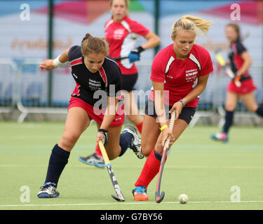 Sainsbury's 2014 School Games - 4 settembre 2014: England Red Girls Against England Blue Girls in the Hockey durante i Sainsbury's 2014 School Games, tenutosi presso l'Armitage Site di Manchester Foto Stock