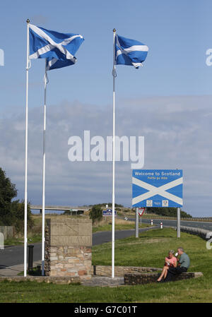 Una visione generale al confine tra la Scozia e l'Inghilterra, appena a nord di Berwick-upon-Tweed, come sondaggio YouGov, mette in testa per la prima volta la campagna a favore dell'indipendenza nel referendum sull'indipendenza scozzese. Foto Stock