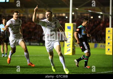 Rugby Union - Aviva Premiership - Harlequins / Saracens - Twickenham Stoop. Chris Ashton di Saracens festeggia il suo tentativo durante la partita Aviva Premiership a Twickenham Stoop, Londra. Foto Stock