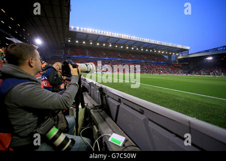 Calcio - UEFA Champions League - Gruppo B - Liverpool / Ludogorets Razgrad - Anfield. Fotografi al lavoro durante il gioco Foto Stock