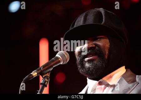 ITunes Festival 2014 - Londra. Gregory Porter si esibisce dal vivo sul palco nell'ambito dell'iTunes Festival presso la Roundhouse di Camden, Londra. Foto Stock