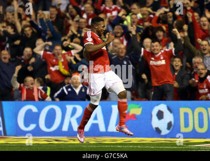 Il Britt Assombalonga di Nottingham Forest festeggia il quarto gol della partita durante la partita del campionato Sky Bet al City Ground di Nottingham. PREMERE ASSOCIAZIONE foto. Data immagine: Mercoledì 17 settembre 2014. Scopri la storia della Pennsylvania SOCCER Forest. Il credito fotografico dovrebbe essere: Simon Cooper/PA Wire. Foto Stock