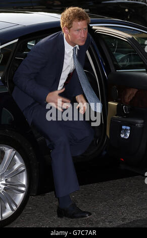 Il principe Harry arriva alla cerimonia WellChild Awards che si tiene al London Hilton, Park Lane, Londra. Foto Stock