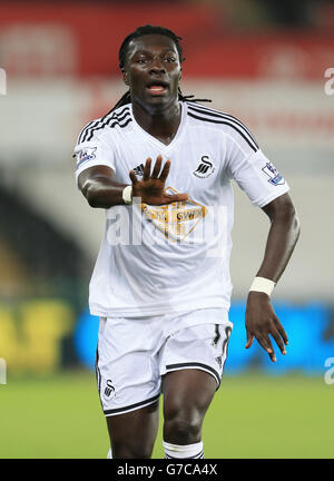 Swansea City Bafetimbi Gomis durante la seconda partita della Capital One Cup al Liberty Stadium di Swansea. Foto Stock