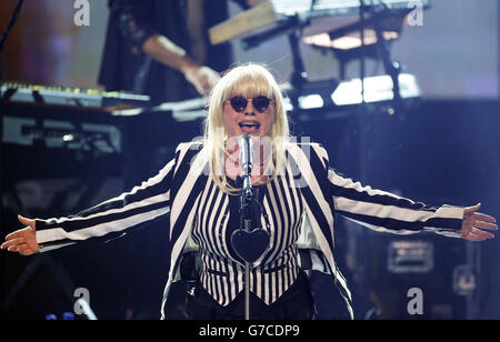 Debbie Harry of Blondie si esibisce all'iTunes Festival presso la Roundhouse, Chalk Farm Road, a Londra. Foto Stock