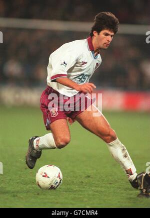 Calcio - Coca Cola Cup - quarto turno - prima tappa - Wimbledon v Aston Villa. Fernando Nelson, Aston Villa Foto Stock