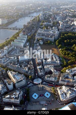 Vista aerea di Londra che mostra Trafalgar Square, Horseguards Parade e Whitehall. Foto Stock