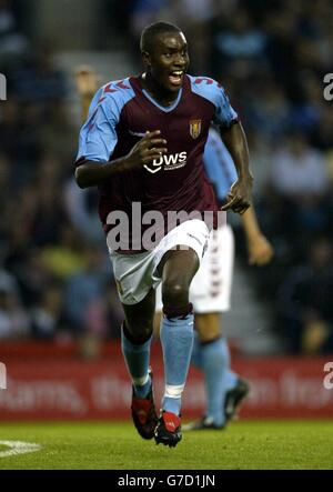 Carlton Cole - Aston Villa durante pre-stagione amichevole al Pride Park, Derby. Foto Stock