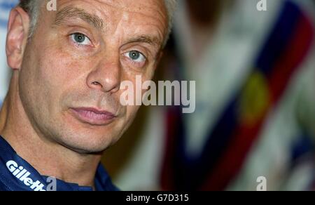 Brian Noble, capo allenatore della Great Britain Rugby League, durante una conferenza stampa presso un hotel di Brighouse, dove ha nominato la squadra per le prossime partite delle tre Nazioni contro Australia e Nuova Zelanda. Foto Stock