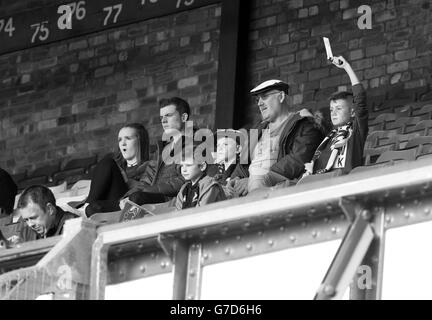 I fan di Everton negli stand durante la partita della Barclays Premier League al Goodison Park, Liverpool. PREMERE ASSOCIAZIONE foto. Data immagine: Sabato 18 ottobre 2014. Vedi PA storia CALCIO Everton. Il credito fotografico dovrebbe essere Peter Byrne/PA Wire. . . Foto Stock