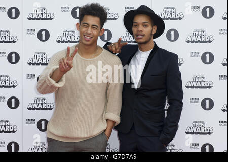 Rizzle Kicks arriva per i Teen Awards della BBC radio 1, Wembley Arena, Londra. Foto Stock