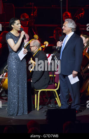 Classic FM Live - Londra. Presentatori Margherita Taylor e John Suchet, durante il Classic FM Live, al Royal Albert Hall di Londra. Foto Stock