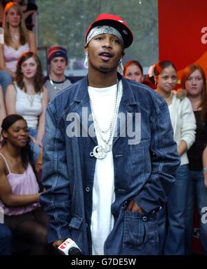 CONTROLLO MTV Rapper Chingy durante la sua apparizione ospite MTV TRL UK allo studio Leicester Sqaure nel centro di Londra Foto Stock