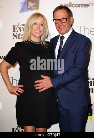 Richard Desmond e Joy Canfield arriveranno all'evento serale Standard i 1000 londinesi più influenti del 2014, al Francis Crick Institute di Londra. Foto Stock