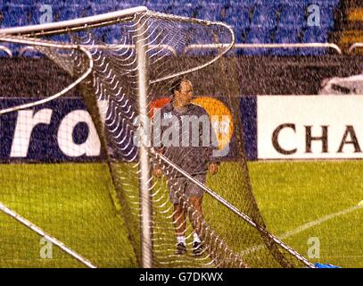 Il manager di Liverpool Rafael Benitez, guida la formazione allo stadio Riazor di la Coruna, in Spagna, davanti al gruppo A della UEFA Champions League contro De Portivo domani. Foto Stock