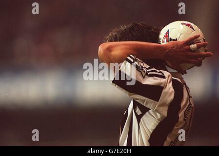 Il calcio ... Il Carling Premiership Classifica ... Il Nottingham Forest v Newcastle United Foto Stock