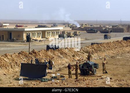 Una vista generale di Camp Dogwood, 20 miglia a sud-ovest di Baghdad che contiene il 1 ° Battaglione, Black Watch, come parte del gruppo di battaglia che coprirà la zona per 30 giorni. Foto Stock