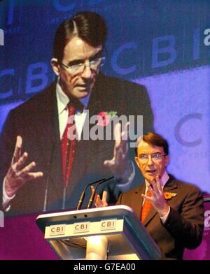 Peter Mandelson, Commissario europeo per il Commercio, ha pronunciato il suo discorso durante la sessione di apertura della Conferenza annuale del CBI di questa mattina a Birmingham. Foto Stock