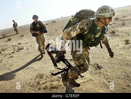 Iraq - British Royal Marine Commando a un check-point Foto Stock