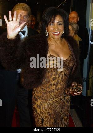 Dame Shirley Bassey Cymry per la World Awards Foto Stock