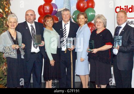 I vincitori degli annuali Childline Awards di Londra con Esther Rantzen e la Contessa di Wessex, tra cui l'autrice Jaqueline Wilson, onorata per i suoi scritti sulle edizioni per bambini. Le altre foto sono da Wayne Barham, Melrose Diack, Marylin Holness e Tony Thornton. Foto Stock