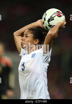 Demi Stokes in Inghilterra durante l'International friendly al Wembley Stadium, Londra. PREMERE ASSOCIAZIONE foto. Data immagine: Domenica 23 novembre 2014. Vedi PA storia CALCIO Inghilterra Donne. Il credito fotografico dovrebbe essere: Mike Egerton/PA Wire. Foto Stock