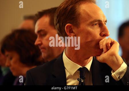 Candidati laburisti scozzesi (da sinistra a destra) di Sarah Boyack, Neil Findlay e Jim Murphy ai City Halls di Glasgow per una serie di leader laburisti scozzesi. Foto Stock