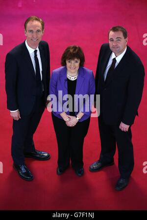 (Da sinistra a destra) i candidati laburisti scozzesi Jim Murphy, Sarah Boyack e Neil Findlay ai City Halls di Glasgow per una serie di leader laburisti scozzesi. Foto Stock