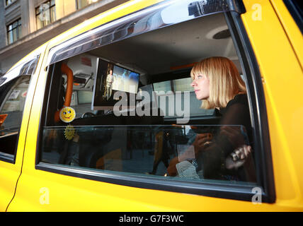 Hailos Futurologist Cities report. S conferenza stampa nella zona est di Londra, in quanto viene trasmessa dal vivo dalla sede a taxi selezionati intorno a Londra. Foto Stock