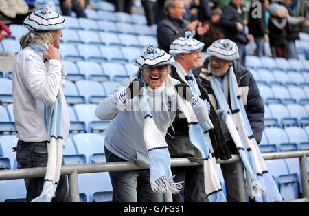 Calcio - Sky Bet League One - Coventry City / Peterborough United - Ricoh Arena. I fan di Coventry City festeggiano negli stand Foto Stock