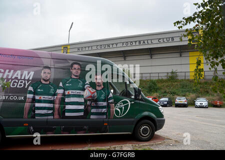 Una vista generale di un furgone di marca Nottingham Rugby parcheggiato In un parcheggio a Meadow Lane Foto Stock